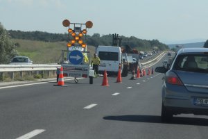 Ремонт на мантинелите в средната разделителна линия при 202–ри км на автомагистрала