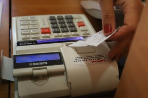 Половинчатият отказ на финансовото министерство да наложи на търговците да