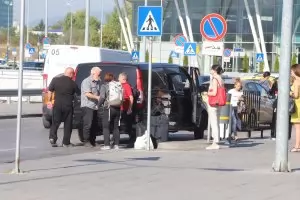 Достъпът с кола до летище София ще е безплатен само първите 10 минути