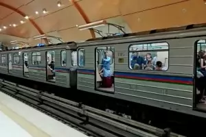 Спрял метровлак отвори врати откъм релсите