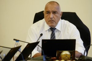 Големите ученици от 5 ти до 12 и клас продължават да учат