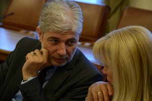 Работещи перничани отправиха остри критики към поредния график за спирането