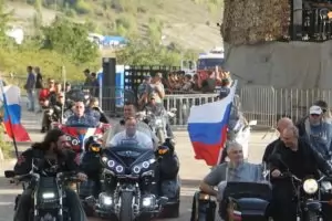 Путин се появи на мотор на "Нощни вълци" в Крим
