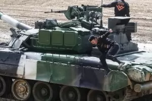 Русия стяга мащабни военни учения