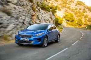 KIA атакува още един сегмент на пазара с XCeed