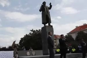 Прага премахва паметник на съветски маршал