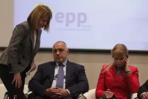 За Фандъкова ями, мръсотия, "Графа" не са достатъчно конкретни