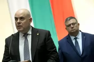 Зад шпионския скандал изплуваха и бизнес интереси на Пеевски