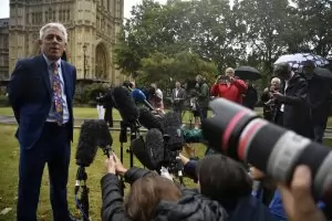 Британският парламент възобнови битката за Брекзит