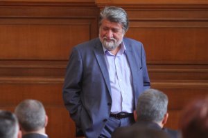 Представител на изключително близката до властта и до депутата Делян