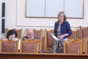 Министерството на външните работи скри информацията за това какви езици