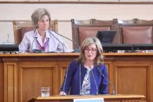 Захариева: Разследването за шпионаж няма общо с отношенията ни с Русия