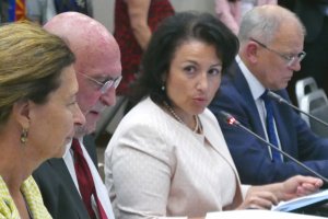 Хората които отглеждат прасета в т нар заден двор вече