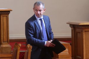 Служебният премиер Стефан Янев съобщи че правителството предлага освобождаването на председателят