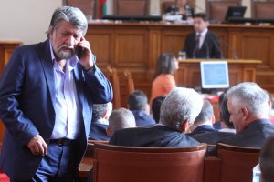 С новия медиен закон върху който усилено работят управляващите ще