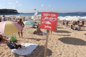 Просветното министерство ще препоръча няколко типови критерия които да помогнат