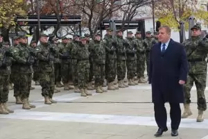 Властта неочаквано поиска връщане на наборната служба