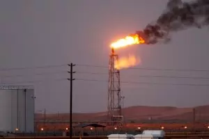  Атаките срещу саудитските находища
             ще ударят по цените на петрола
             