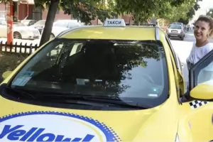 Миролюба Бенатова стана шофьор на такси