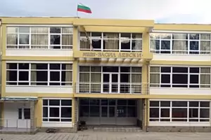 Чисто ново училище втора година е в ремонт