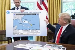  Тръмп показа подправена карта с урагана Дориан