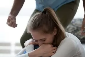 Франция спешно се заема с домашното насилие, след поредно убийство на жена