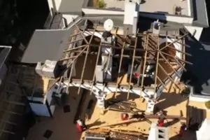 Пламен Георгиев вече събаря навесите от терасата си (галерия)