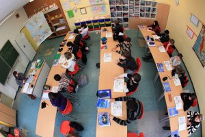 Една учителка един чин една ученичка и много шум но