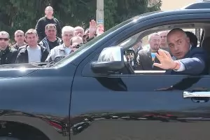 Кой ще се вози на джипката?