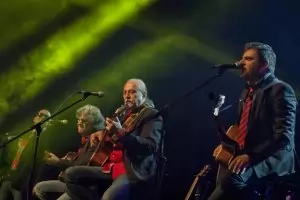 "Щурците" честват 55 години с турне и помощ от "Фондацията"