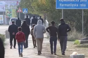 Погром в центъра в Харманли заради скандал между 150 имигранти