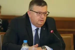 Има данни за престъпление в казуса "БНР", обяви Цацаров  