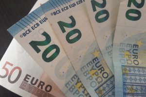Гръцкото правителство ще раздаде щедри бонуси в края на годината