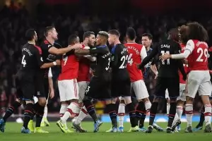 "Арсенал" ще накаже капитана си след скандал с феновете