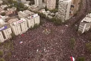 Милион чилийци заляха в протест улиците на Сантяго