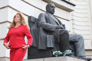 Политическата отговорност за участието или неучастието на финансовия министър в