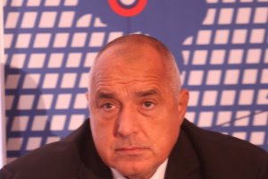 Премиерът Бойко Борисов продължава да бъде на домашно лечение след