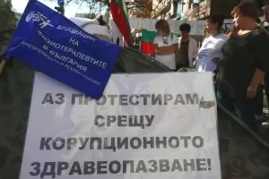 Медицинските сестри стигнаха и до барикада в МЗ