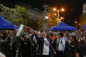 Протестиращи срещу Гешев пак се събраха пред президентството