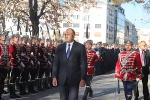 Президентът: Разходите за отбрана непрекъснато ще растат