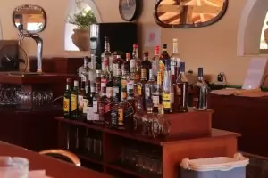 Нощните заведения отварят от понеделник