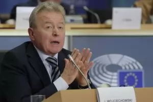  Полският кандидат за еврокомисар 
              разочарова евродепутатите