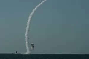 Русия изстреля ракета "Калибър" от подводница в Черно море (ВИДЕО)