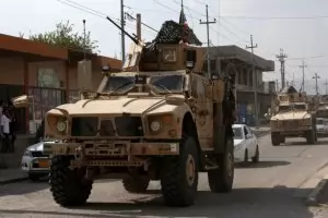 Гневни кюрди обиждат изтеглящите се US сили от Сирия (видео)