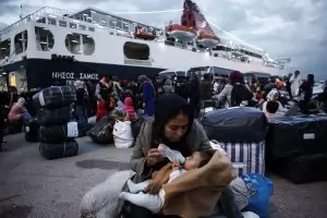  Гърция разселва стотици мигранти 
