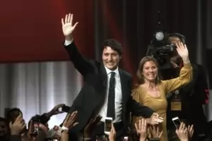 Трюдо печели изборите и остава на власт в Канада