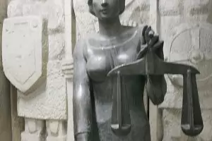 Пребиха призовкар от софийски съд