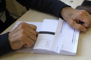 Десетки бюлетини в София са обявени за недействителни заради неволно