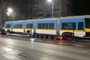 Пристигна първият нископодов трамвай от поръчаните 13