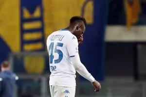 Град Верона обмисля да съди Балотели след расисткия скандал